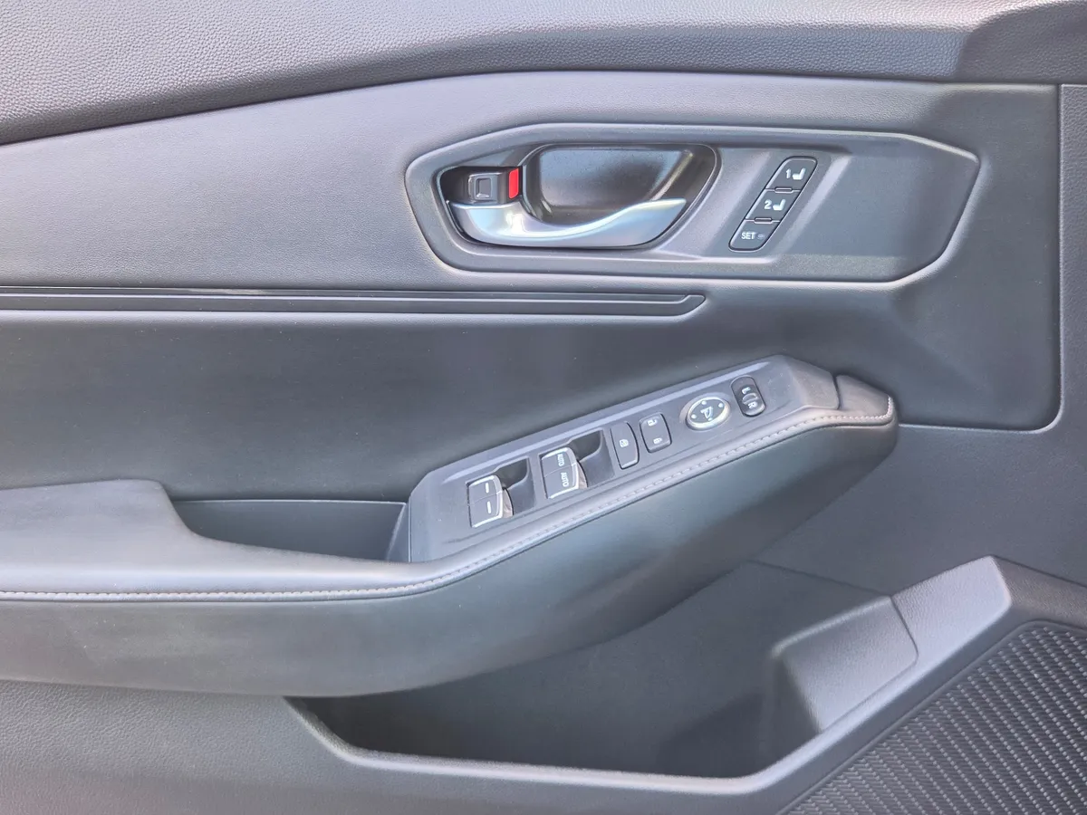 2025 Honda Accord Hybrid Sport-L thumbnail 31