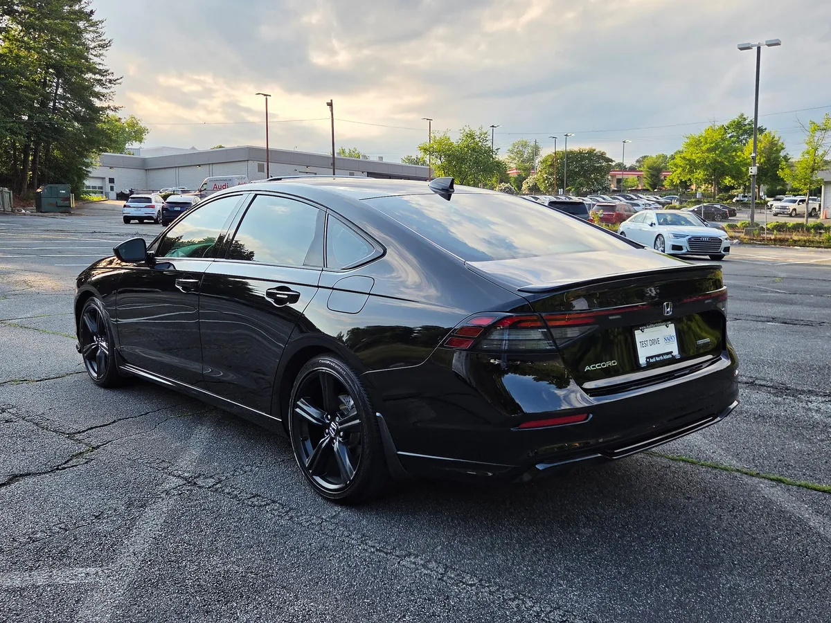 2025 Honda Accord Hybrid Sport-L thumbnail 4