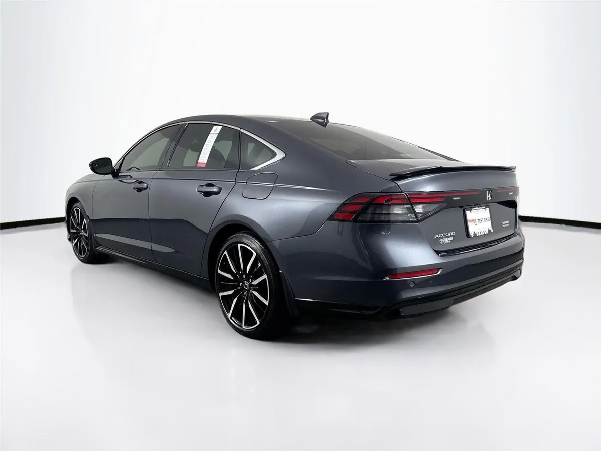 2025 Honda Accord Hybrid Touring thumbnail 13