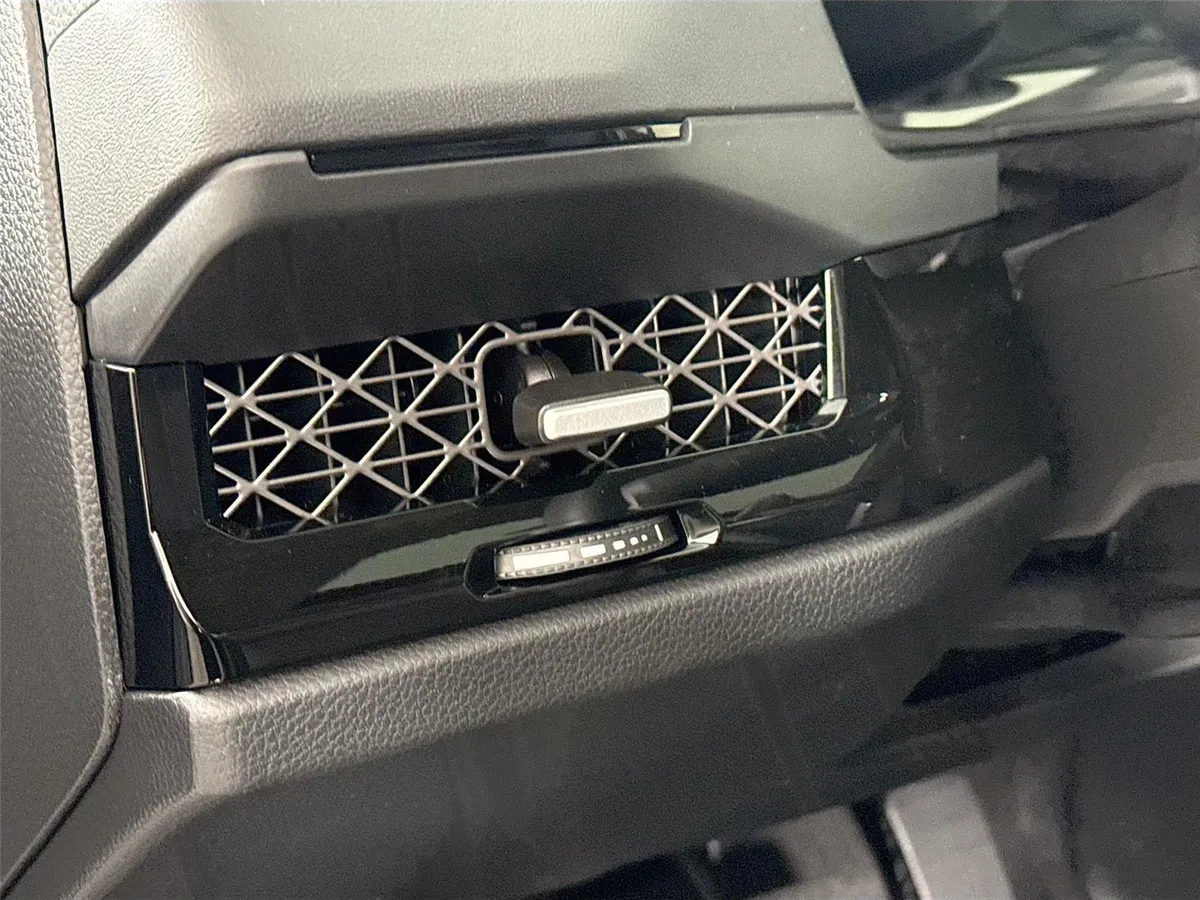 2025 Honda Accord Hybrid Touring thumbnail 16