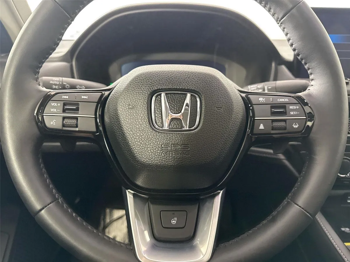 2025 Honda Accord Hybrid Touring thumbnail 17