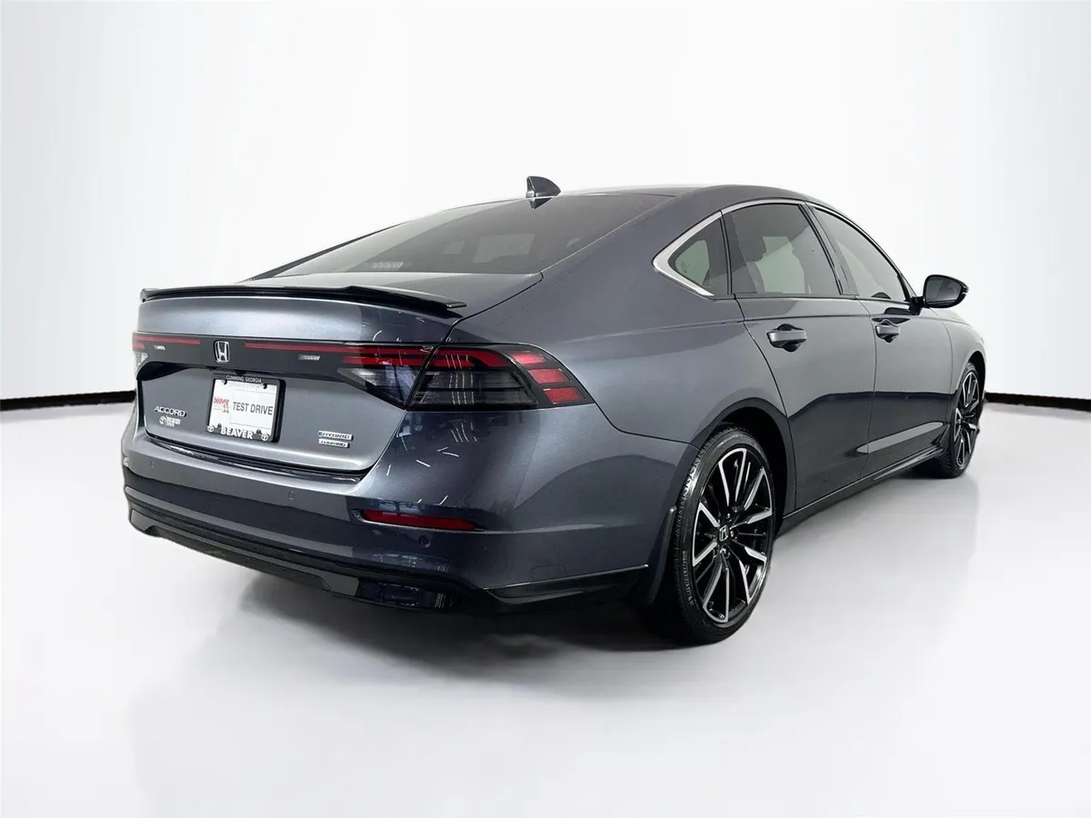 2025 Honda Accord Hybrid Touring thumbnail 2