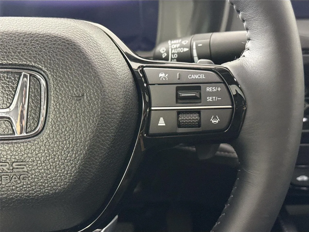 2025 Honda Accord Hybrid Touring thumbnail 20