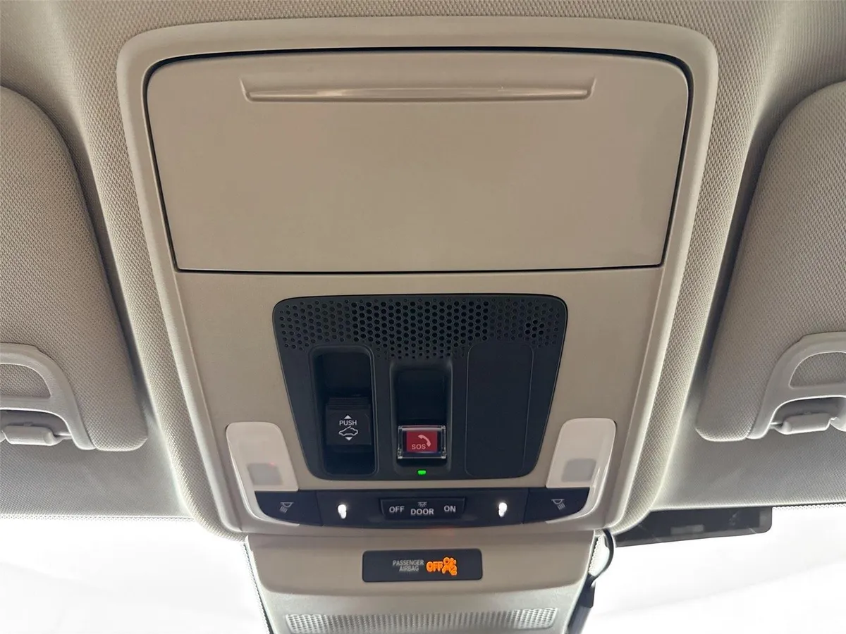 2025 Honda Accord Hybrid Touring thumbnail 23