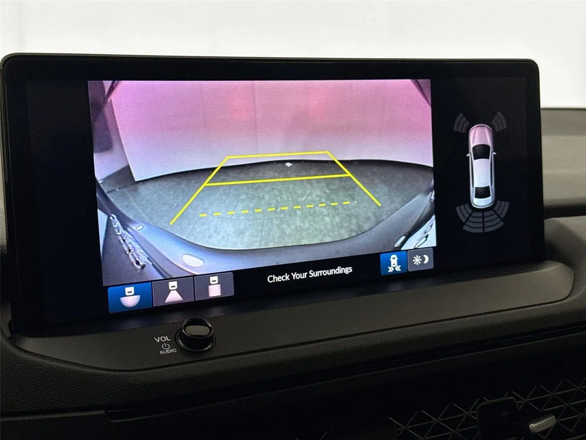 2025 Honda Accord Hybrid Touring thumbnail 26
