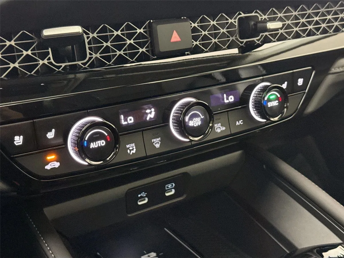 2025 Honda Accord Hybrid Touring thumbnail 27