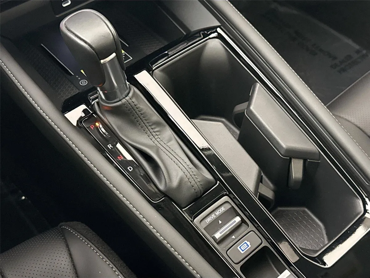 2025 Honda Accord Hybrid Touring thumbnail 28