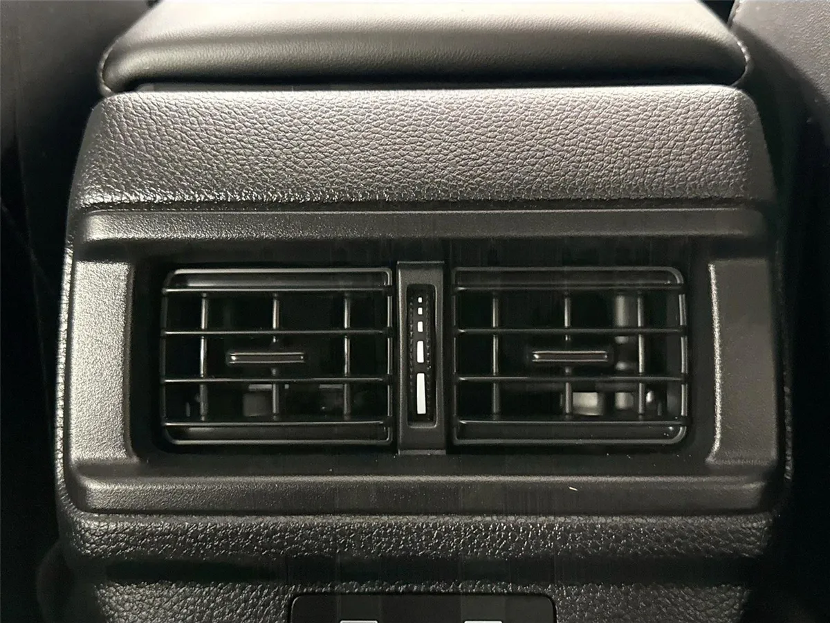 2025 Honda Accord Hybrid Touring thumbnail 38