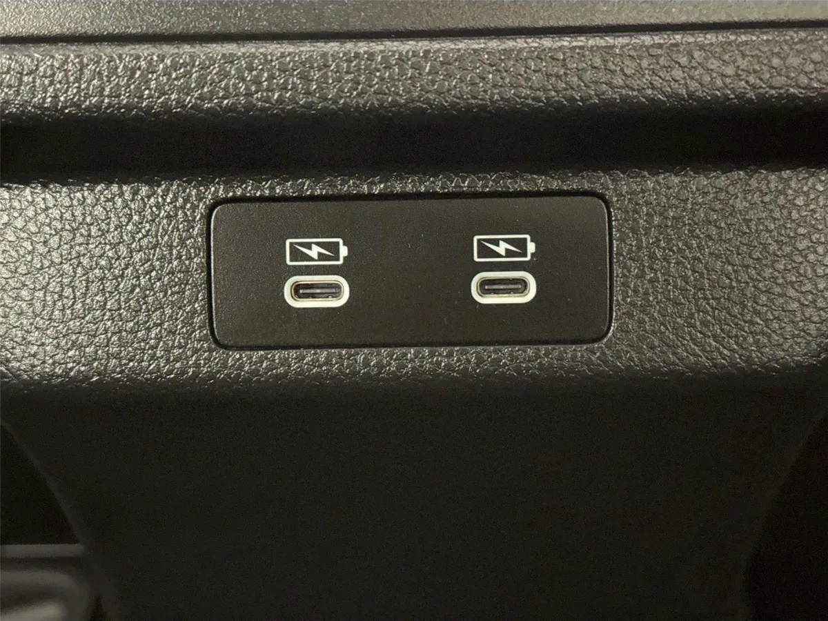 2025 Honda Accord Hybrid Touring thumbnail 39