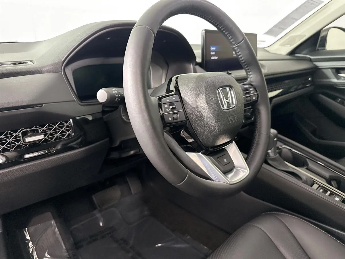 2025 Honda Accord Hybrid Touring thumbnail 4