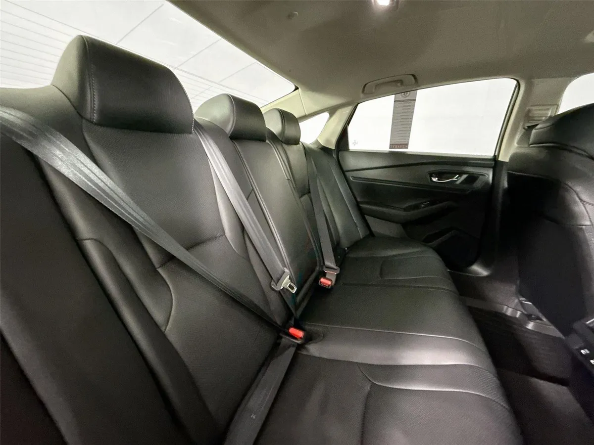 2025 Honda Accord Hybrid Touring thumbnail 42