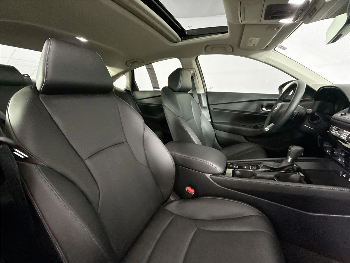2025 Honda Accord Hybrid Touring thumbnail 43