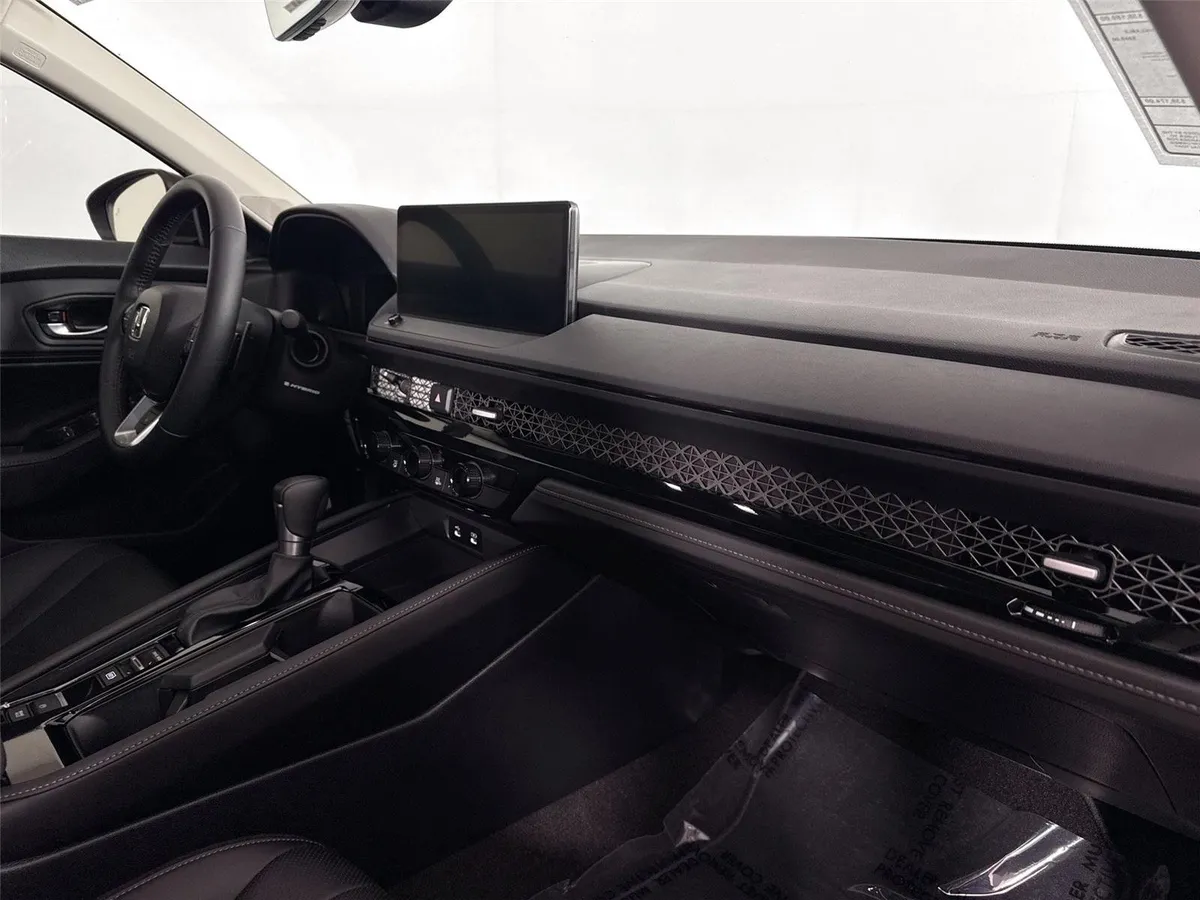 2025 Honda Accord Hybrid Touring thumbnail 44