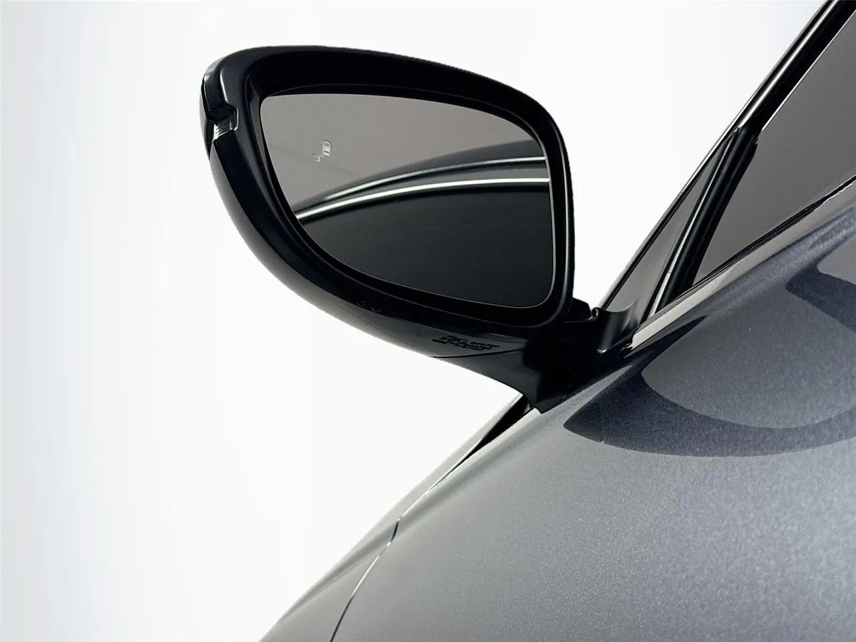 2025 Honda Accord Hybrid Touring thumbnail 5