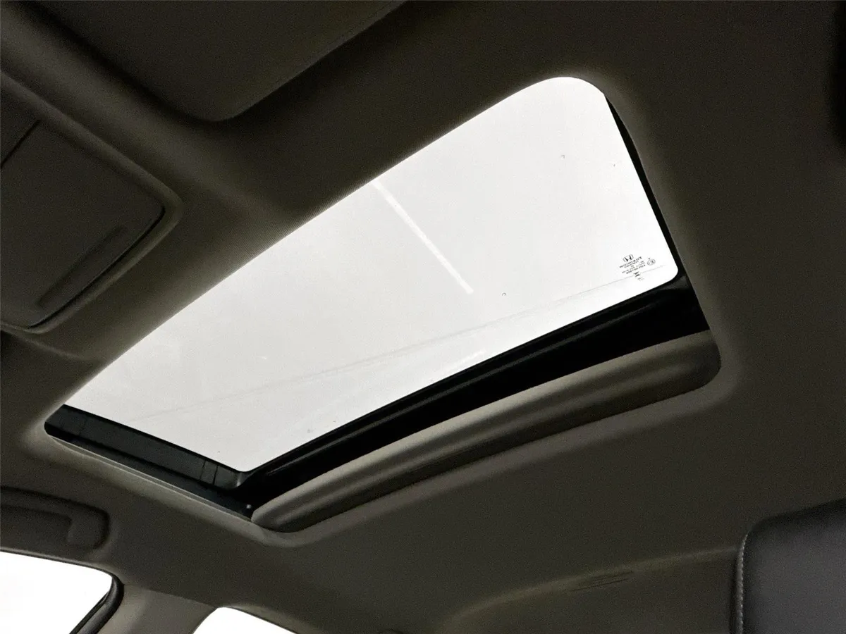 2025 Honda Accord Hybrid Touring thumbnail 6
