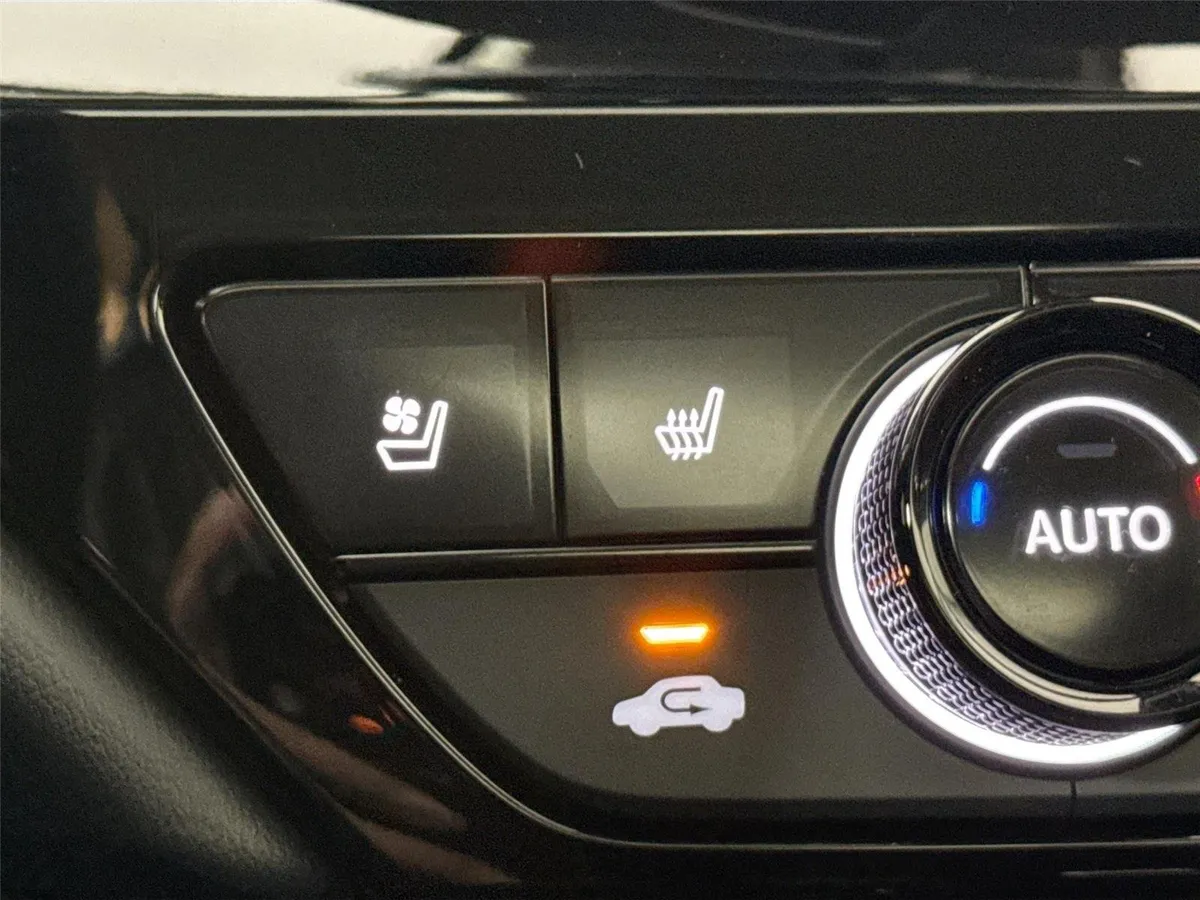 2025 Honda Accord Hybrid Touring thumbnail 8
