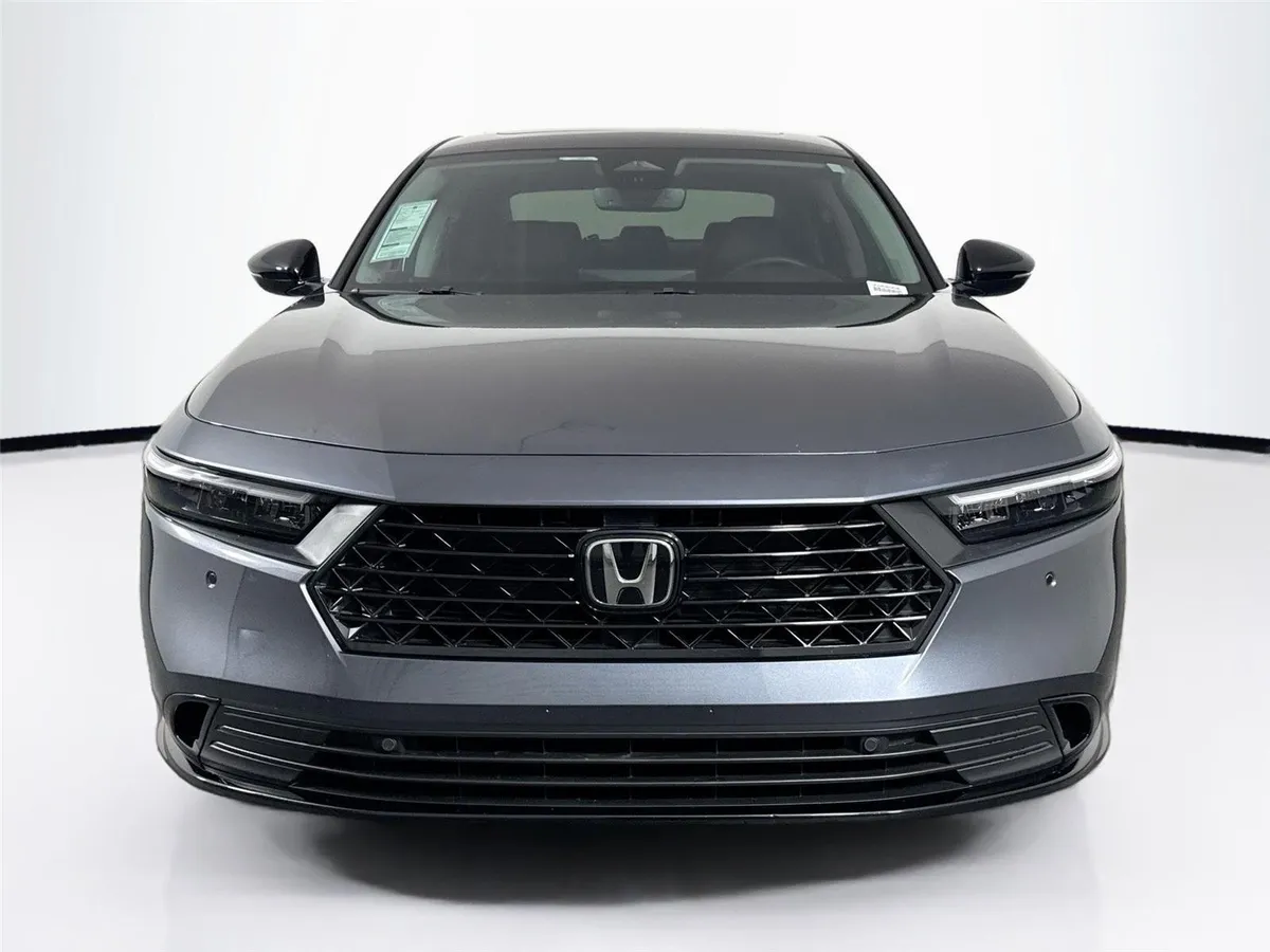 2025 Honda Accord Hybrid Touring thumbnail 9