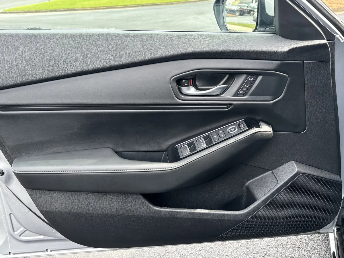 2025 Honda Accord Hybrid Touring Sedan thumbnail 14