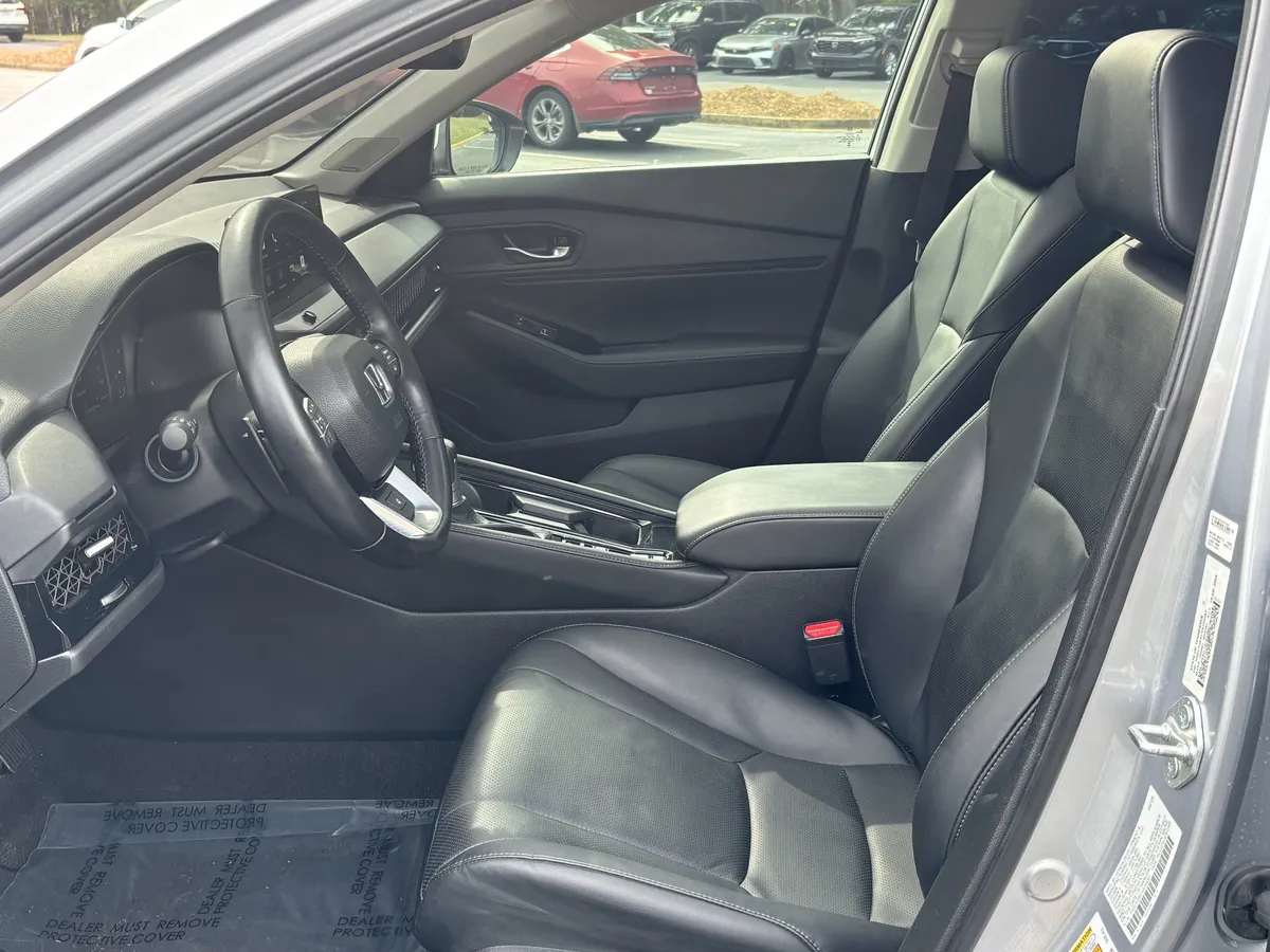 2025 Honda Accord Hybrid Touring Sedan thumbnail 16