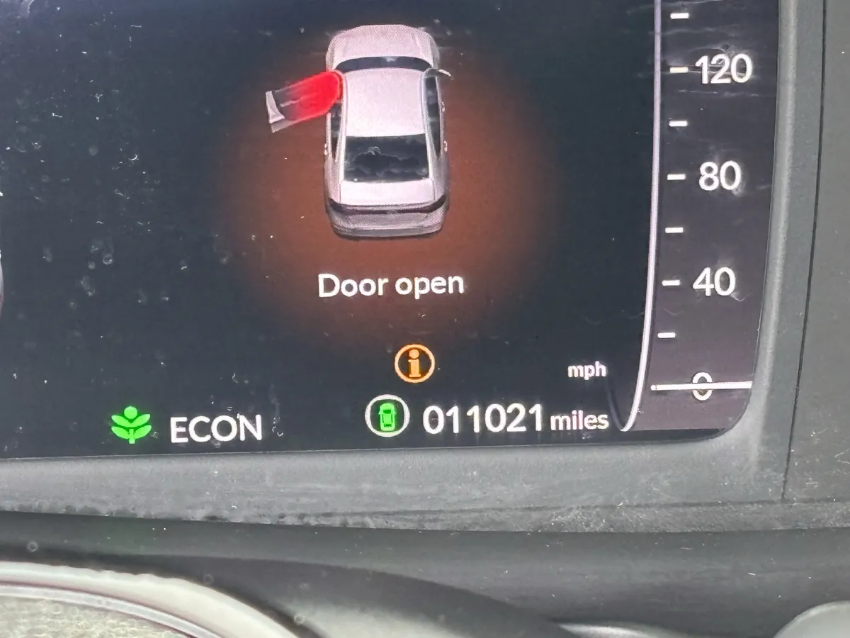 2025 Honda Accord Hybrid Touring Sedan thumbnail 24