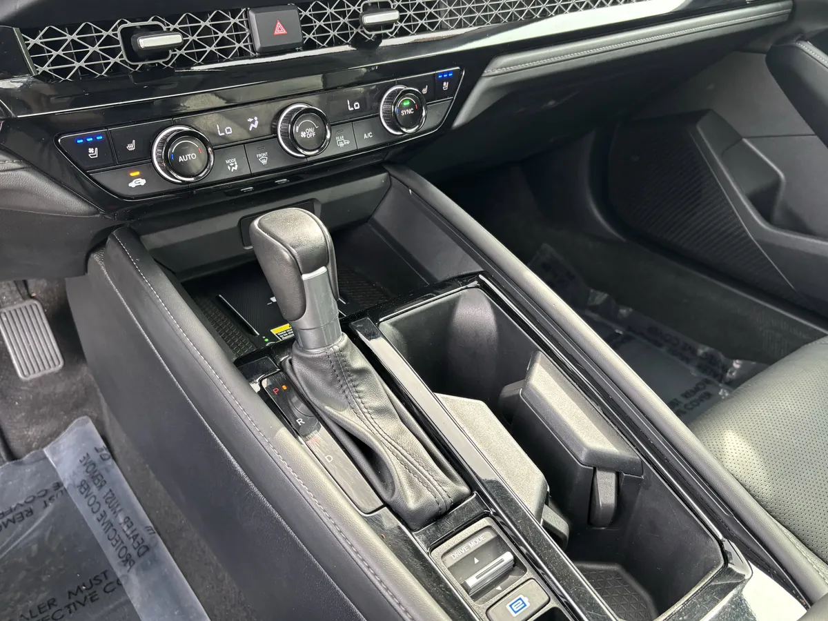 2025 Honda Accord Hybrid Touring Sedan thumbnail 29