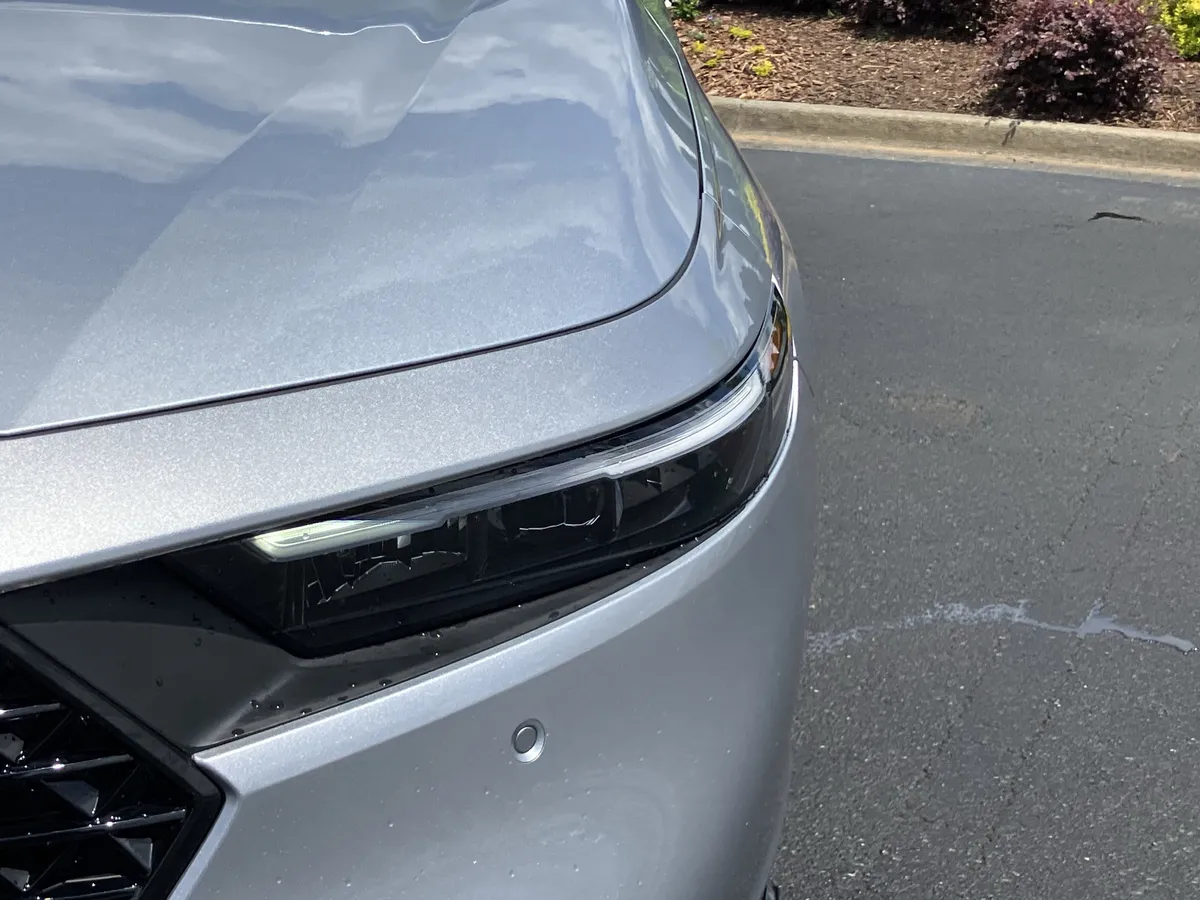 2025 Honda Accord Hybrid Touring Sedan thumbnail 3