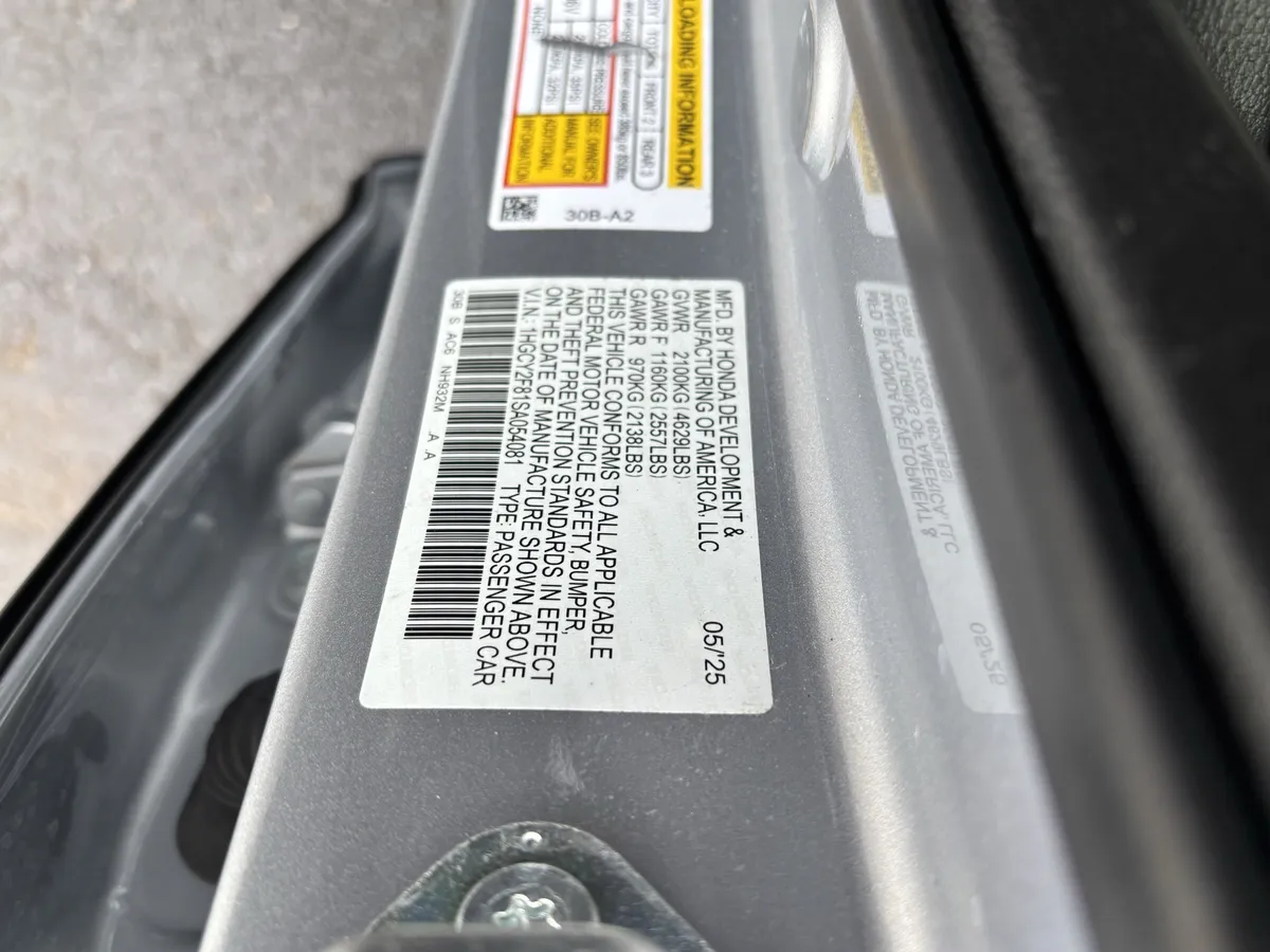 2025 Honda Accord Hybrid Touring Sedan thumbnail 31