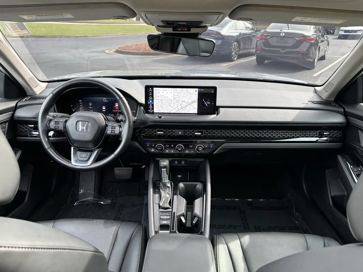 2025 Honda Accord Hybrid Touring Sedan thumbnail 33