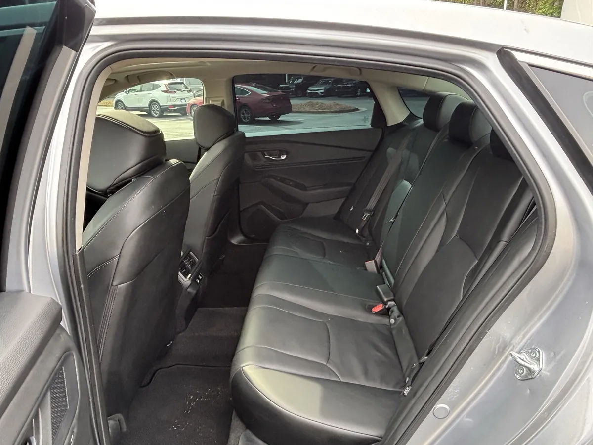 2025 Honda Accord Hybrid Touring Sedan thumbnail 34