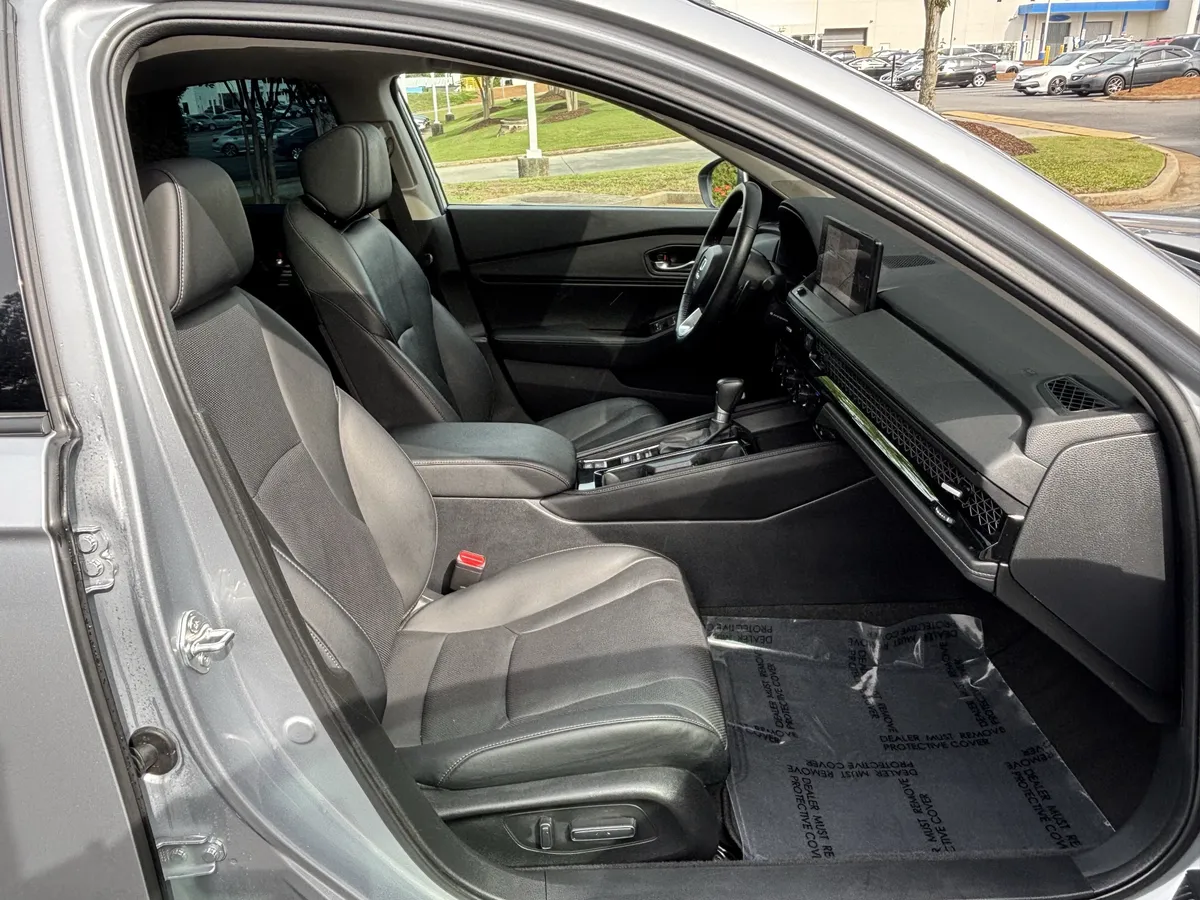 2025 Honda Accord Hybrid Touring Sedan thumbnail 35