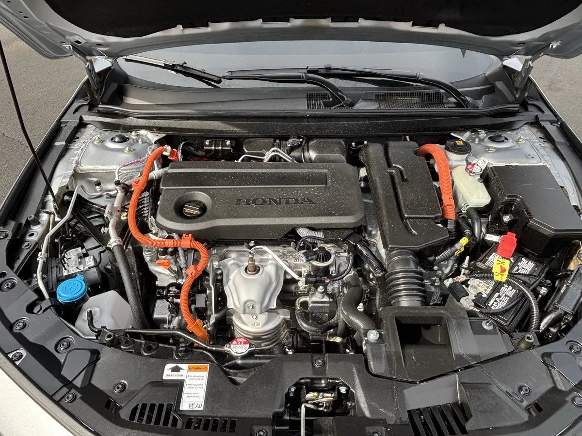 2025 Honda Accord Hybrid Touring Sedan thumbnail 36