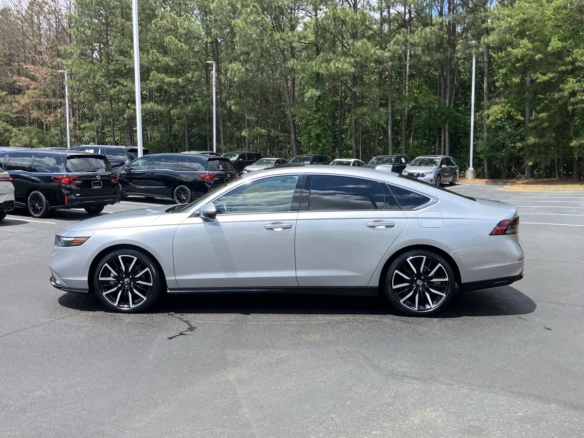 2025 Honda Accord Hybrid Touring Sedan thumbnail 8
