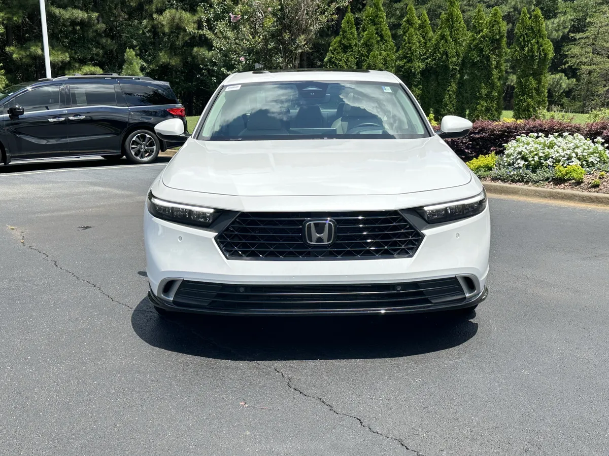 2025 Honda Accord Hybrid Touring Sedan thumbnail 2