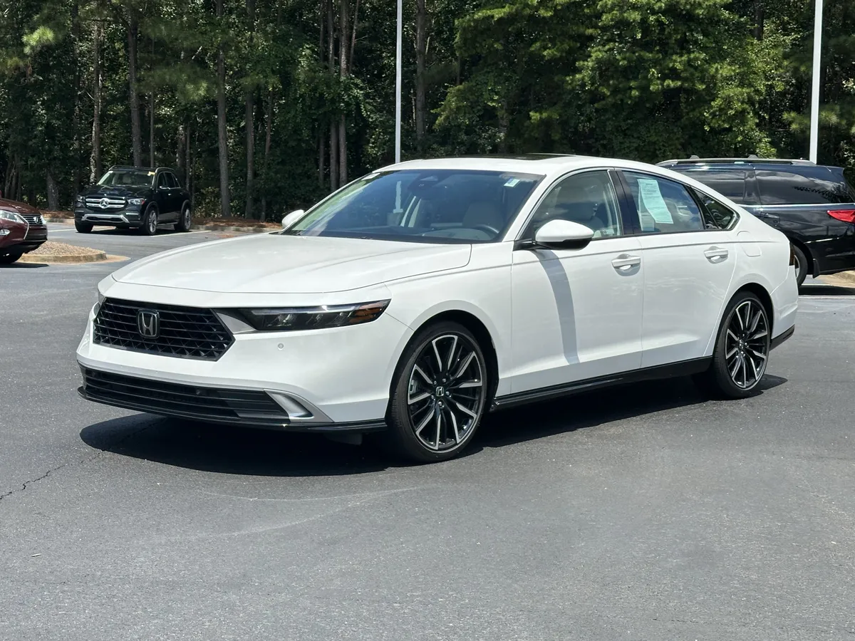 2025 Honda Accord Hybrid Touring Sedan thumbnail 4