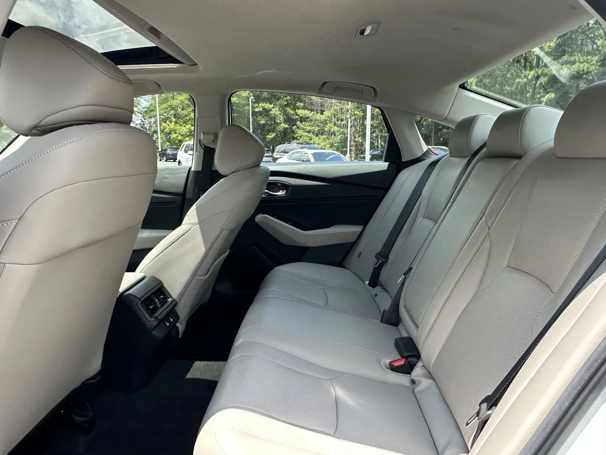 2025 Honda Accord Hybrid Touring Sedan thumbnail 8