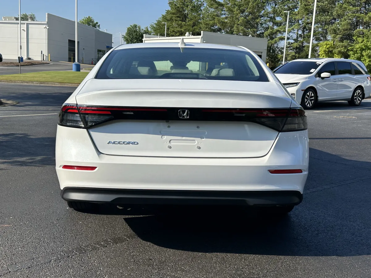 2025 Honda Accord LX CVT thumbnail 10