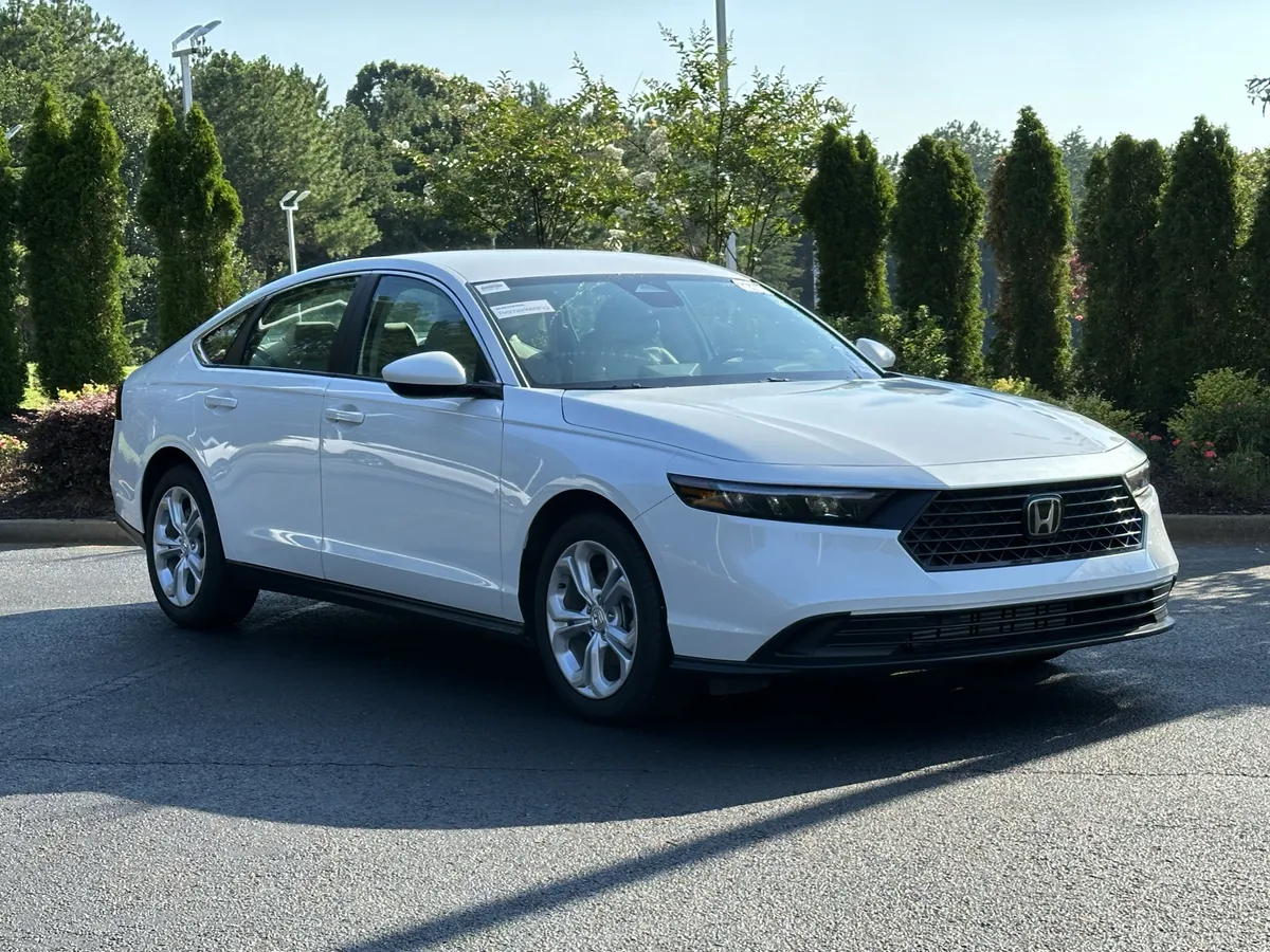 2025 Honda Accord LX CVT thumbnail 2