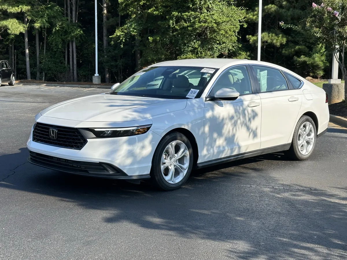2025 Honda Accord LX CVT thumbnail 5