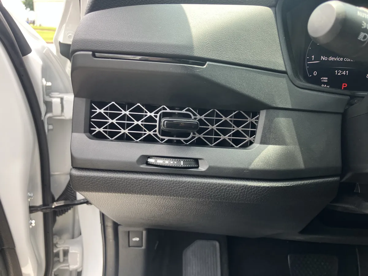 2025 Honda Accord LX CVT thumbnail 19