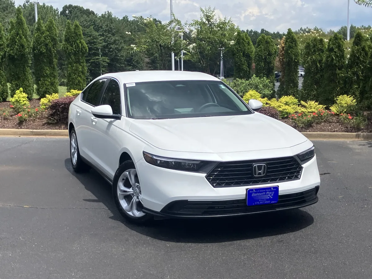 2025 Honda Accord LX CVT thumbnail 2
