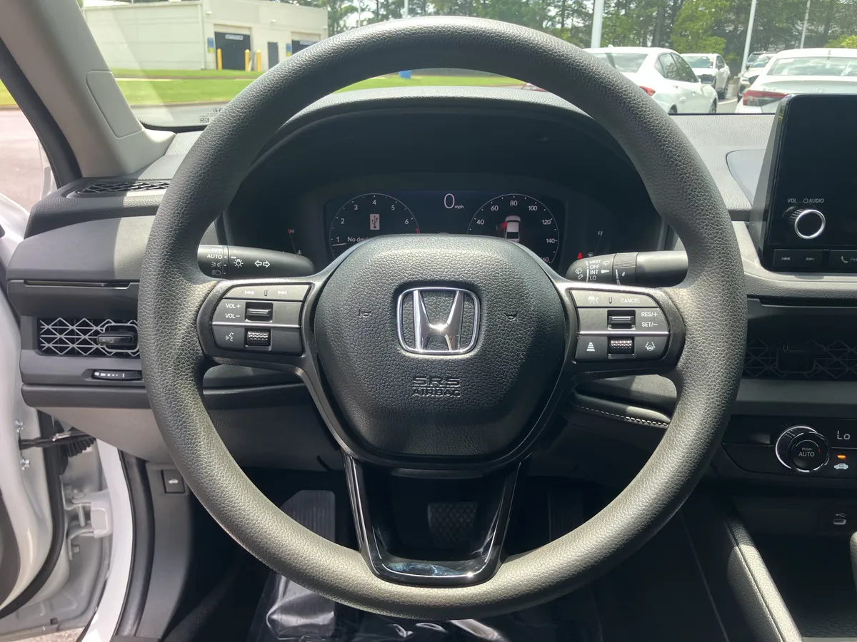 2025 Honda Accord LX CVT thumbnail 20