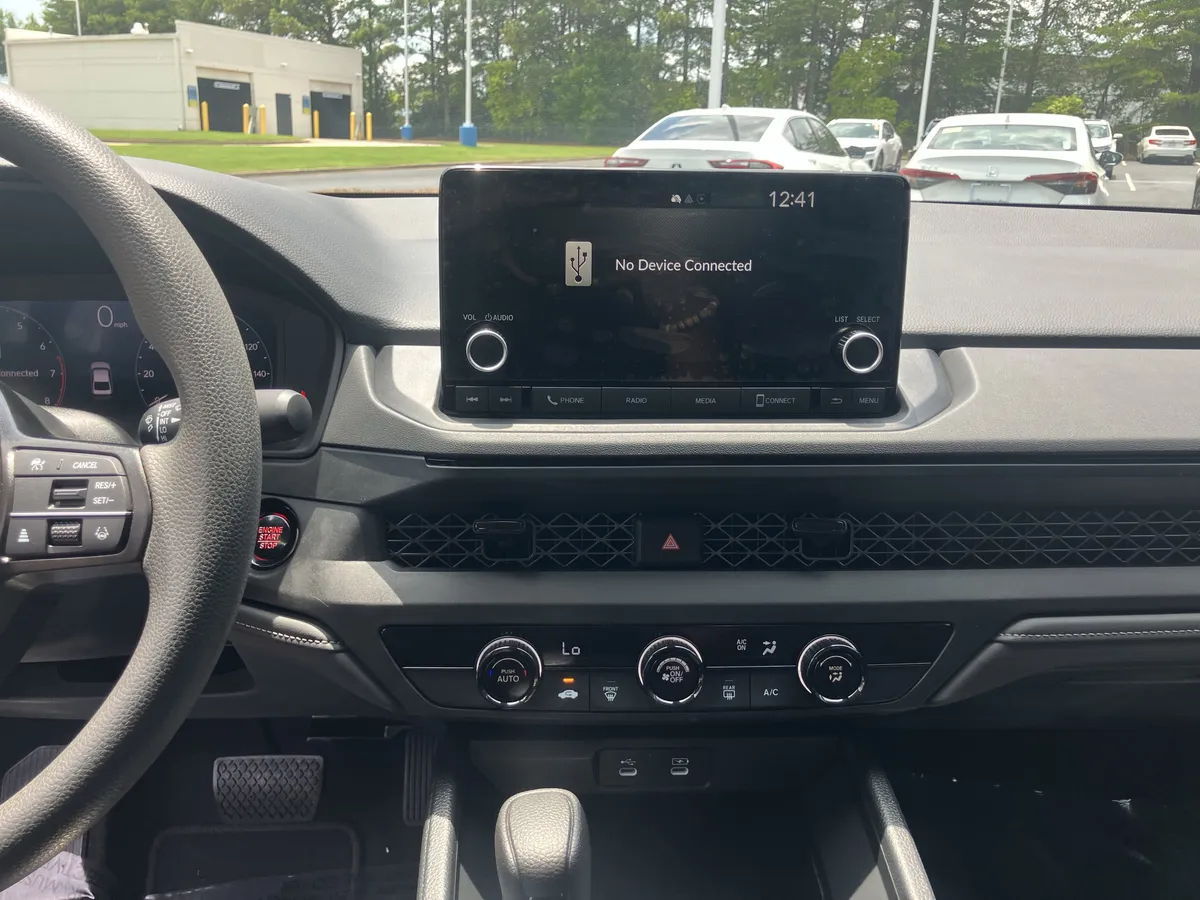 2025 Honda Accord LX CVT thumbnail 25