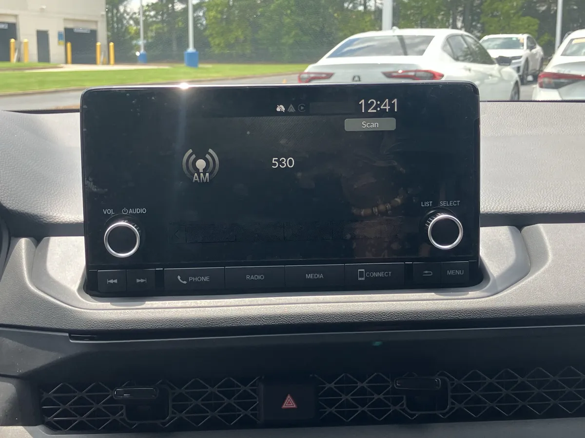 2025 Honda Accord LX CVT thumbnail 26