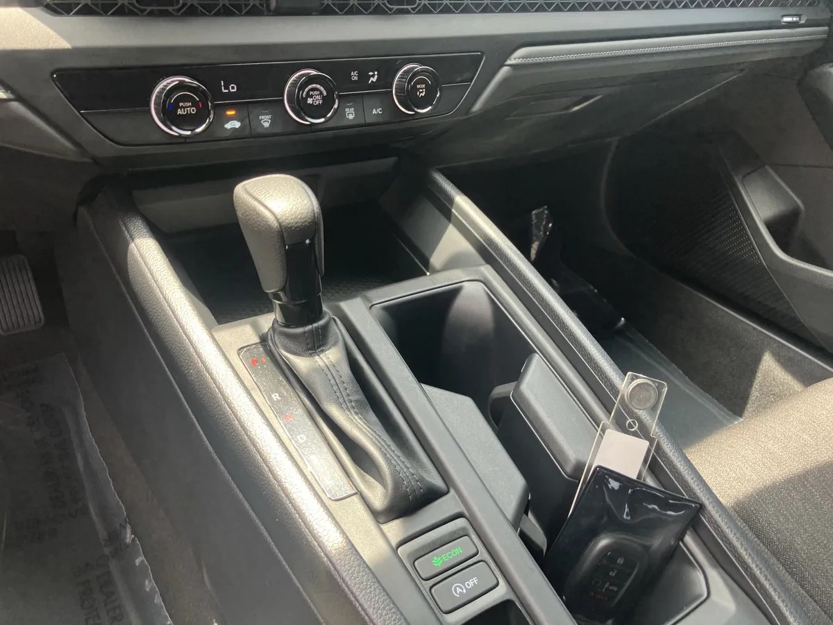 2025 Honda Accord LX CVT thumbnail 28