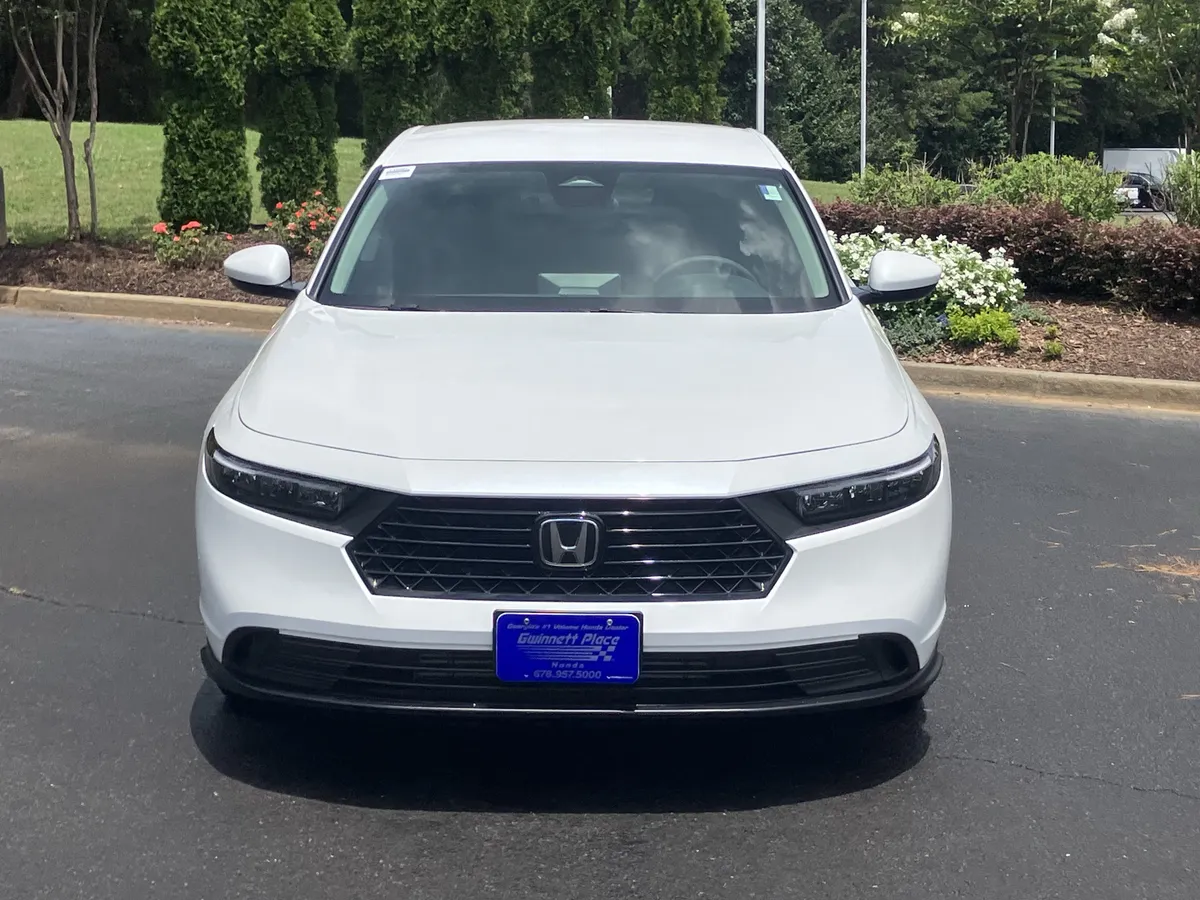 2025 Honda Accord LX CVT thumbnail 3