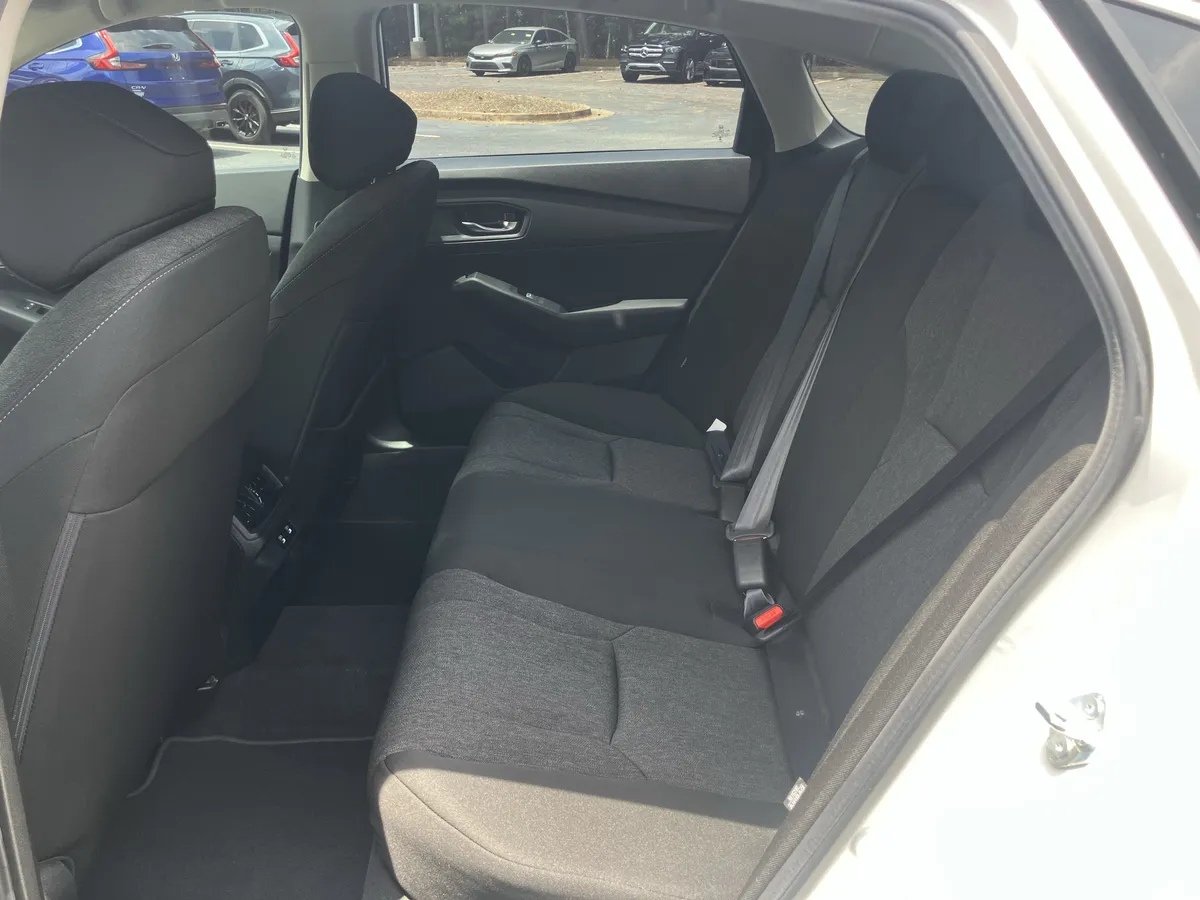 2025 Honda Accord LX CVT thumbnail 32