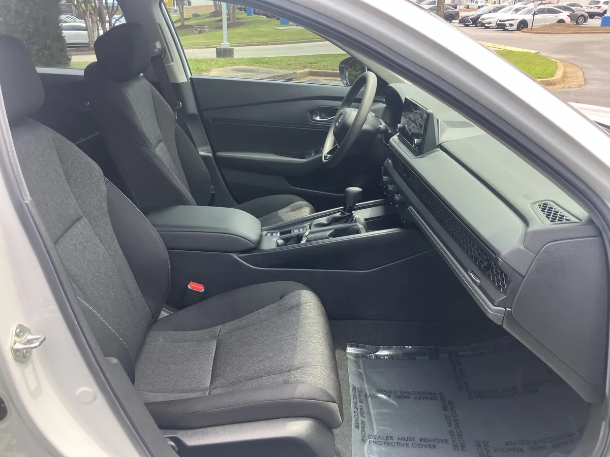 2025 Honda Accord LX CVT thumbnail 34