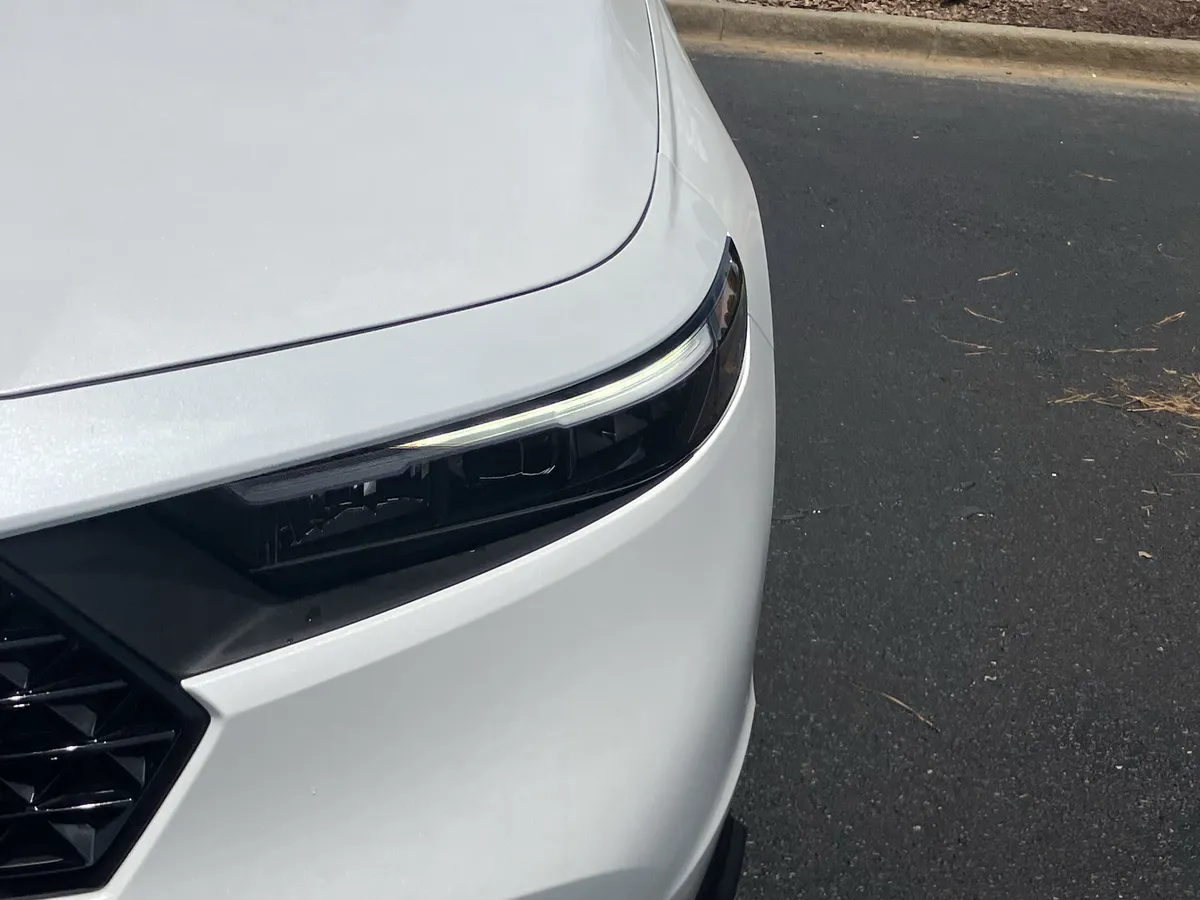 2025 Honda Accord LX CVT thumbnail 5