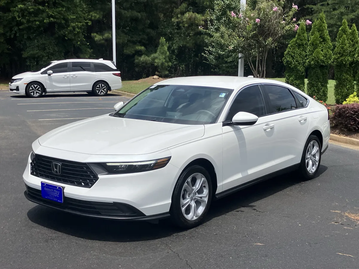 2025 Honda Accord LX CVT thumbnail 6