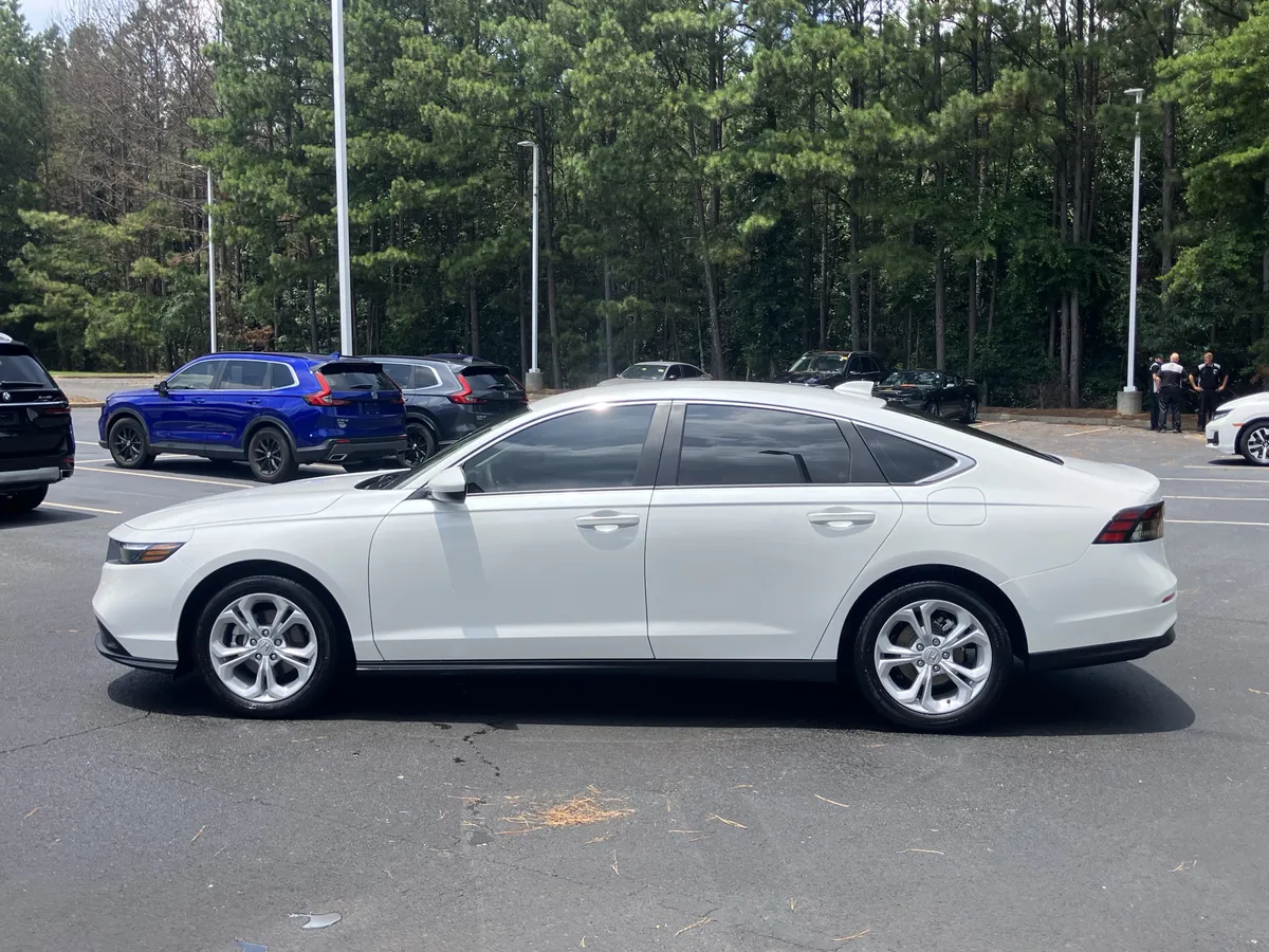 2025 Honda Accord LX CVT thumbnail 7